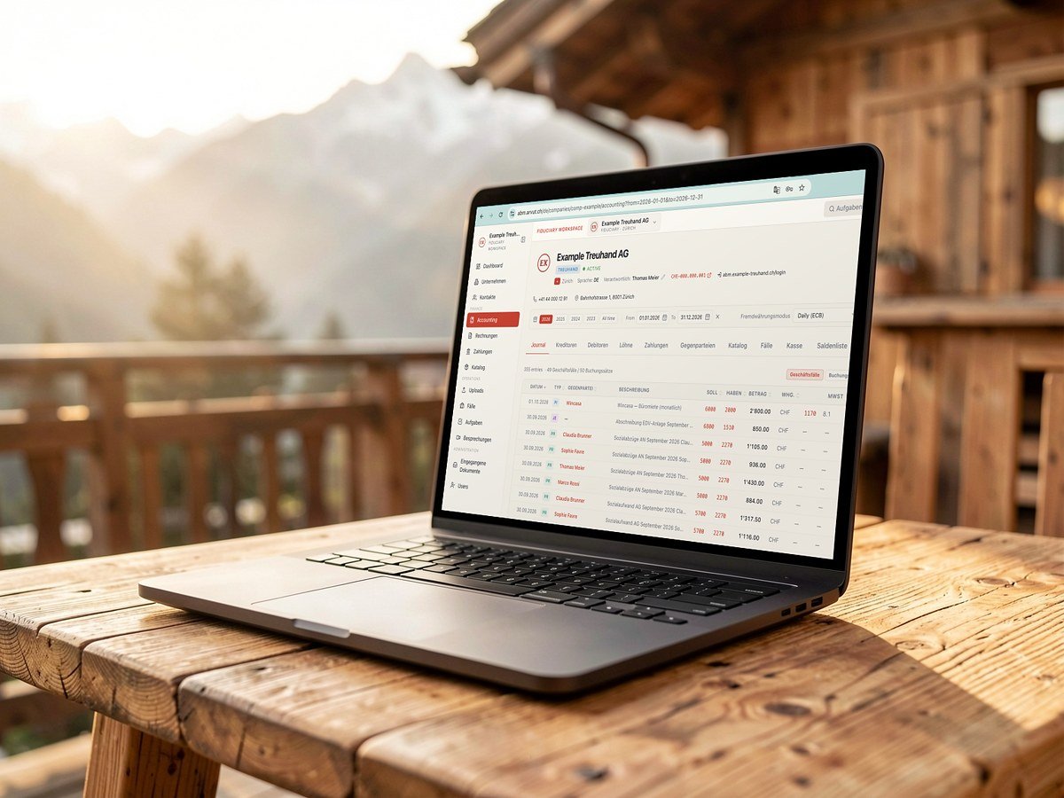 Ein AWC-Notebook auf der Terrasse eines Bergchalets